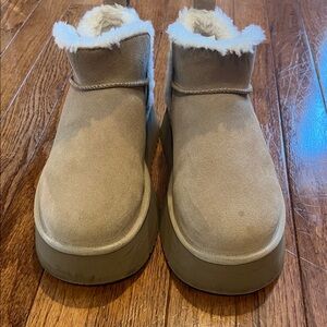 Koolaburra Kids Tan Boots with Plush Cream Lining